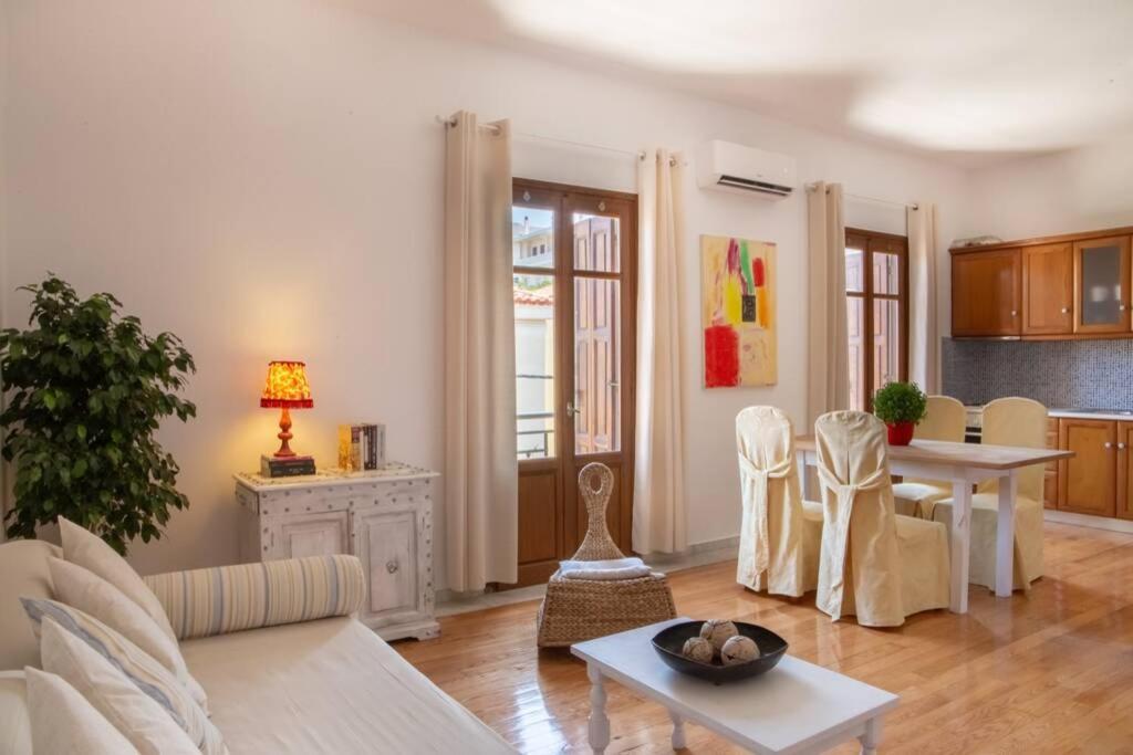 Seaview Stylish Flat In Andros - Walk To Beach Exterior photo